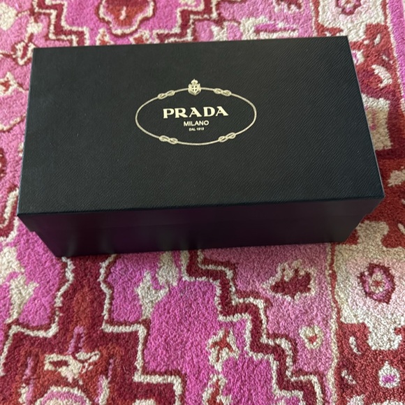 Prada - Picture 8 of 8